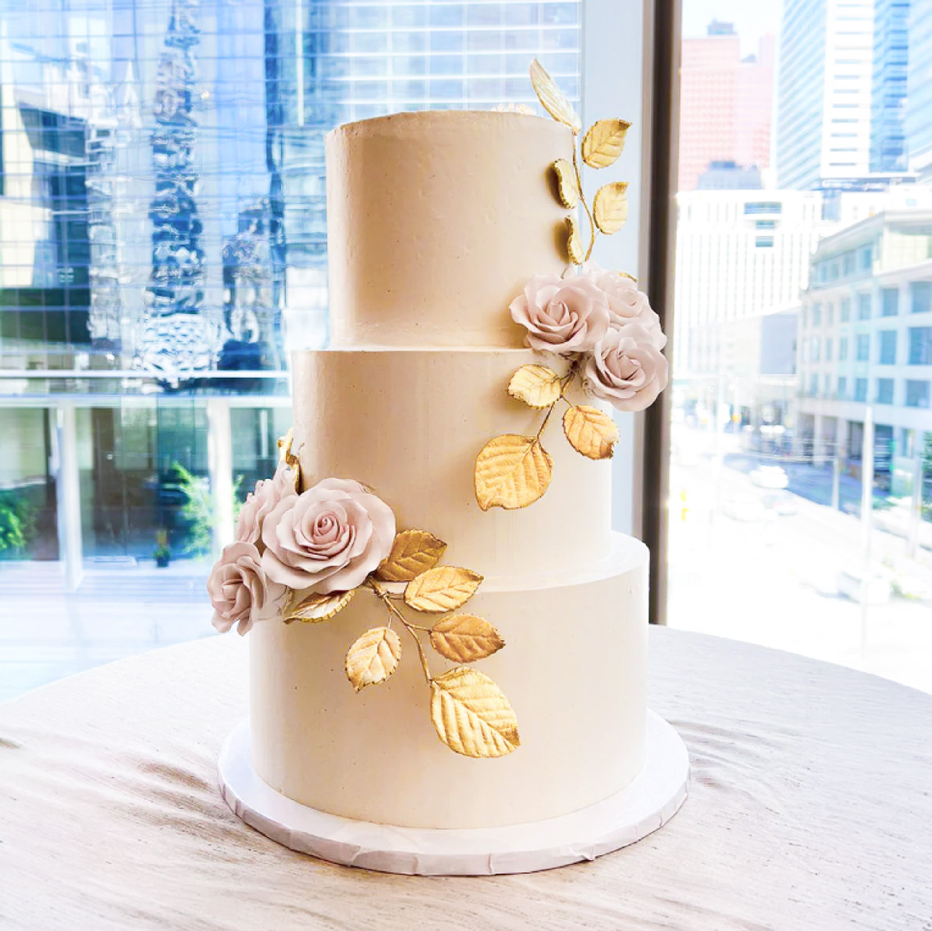 Roses & Gold Leaves Cake